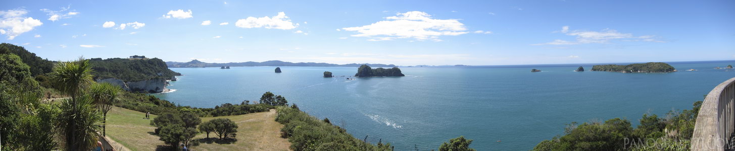 Mahurangi and Motueka Islands - Two of the larger islands located near the Cathedral Cove outside of Whitianga