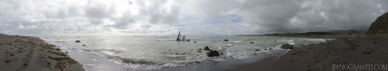 SS Gairloch Shipwreck - Just one of the many sights along the Taranaki Surf Highway