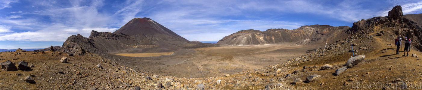 Mt Ngauruhoe and the South Crater - The South Crater from a path to Mt Tongariro
