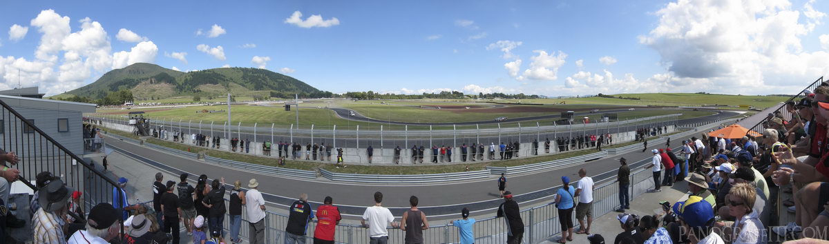 Taupo Motorsports Park NZ V8 Serices Race - NZ V8s racing around Taupo Motosports park