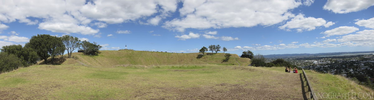 Mount Eden Crater - Mt Eden is just one of Auckland's 48 volcanic cones located throughout the city